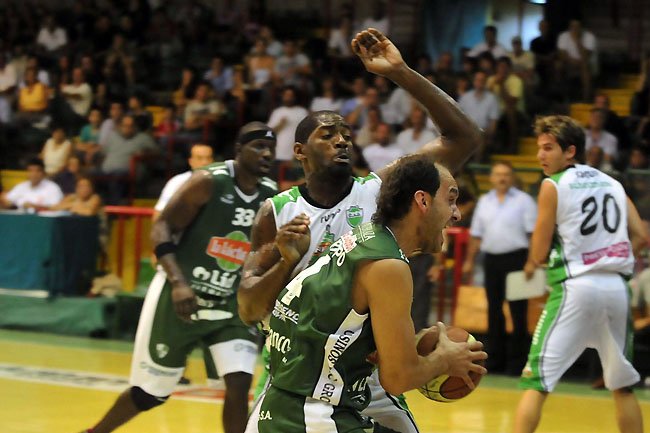 Unión lo llevó bien hasta la mitad del juego (Foto: José Hernández - La Voz del Interior).