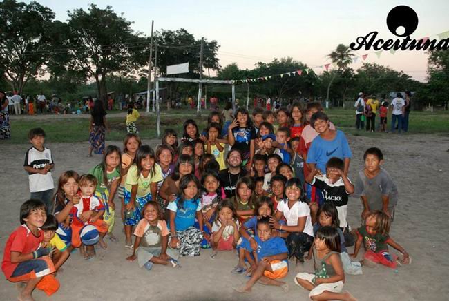 Los chicos Maká, al medio, de remera negra, Germán... Los chicos Maká, al medio, de remera negra, Germán...