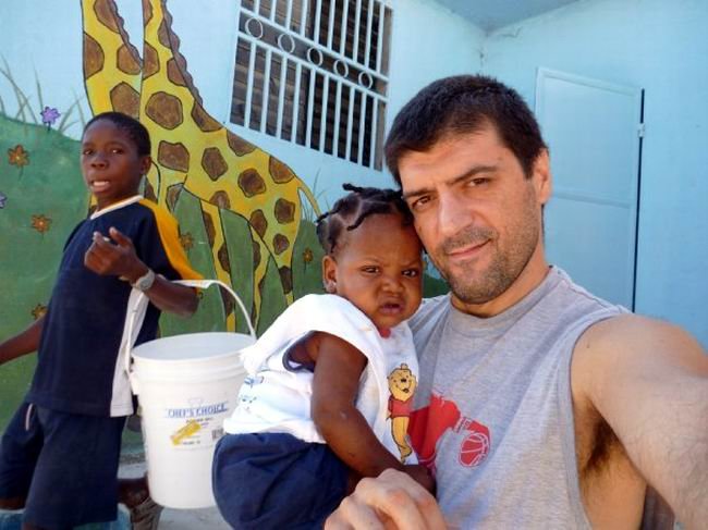 Eric, en brazos de Gerardo (Foto: Gerardo Corrotto).