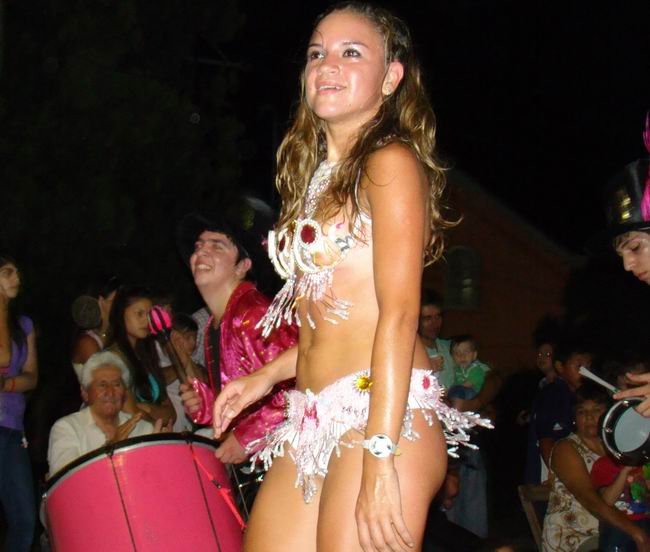 En su paso por el corsódromo.