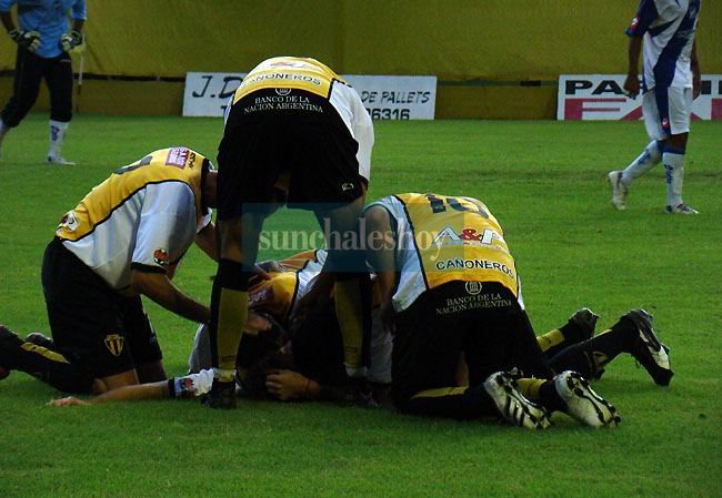 El 2-1, convertido por Antonelli, le dio tranquilidad a Libertad.