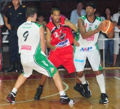 Selleaze aportó 7 puntos para la victoria (Ricardo Santellán)