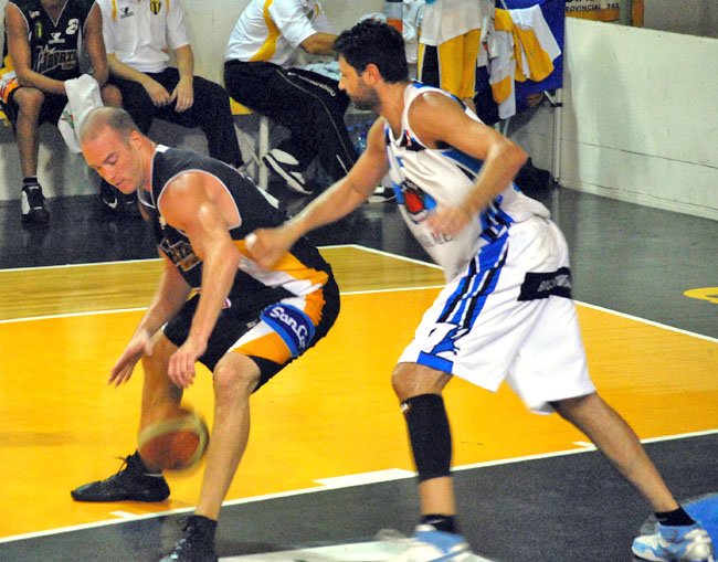 Tyler Field fue el goleador del partido con 19 puntos (Foto: Alejandro Martino).