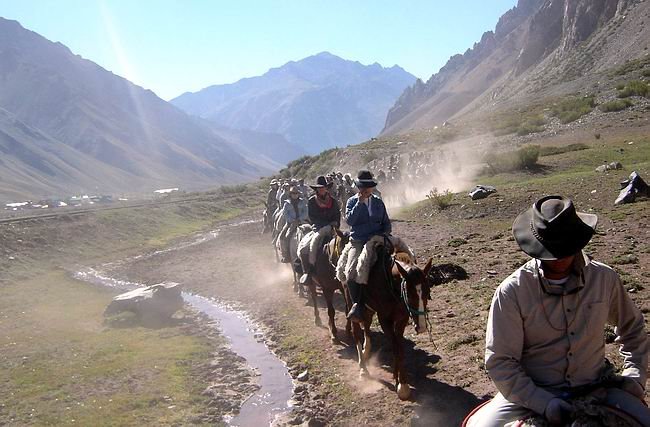 Un momento del Cruce de los Andes (Foto: Gentileza Andrés Remondino). Un momento del Cruce de los Andes (Foto: Gentileza Andrés Remondino).
