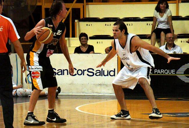 Ginóbili ya demostró que su calidad permanece intacta, apareciendo en los momentos más complicados.