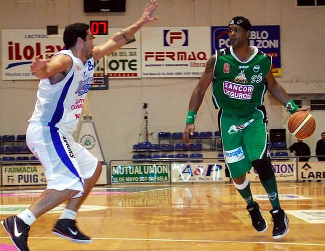 Ronald Selleaze aportó 5 puntos y se extrañó su goleo (Foto: Alejandro Martino).