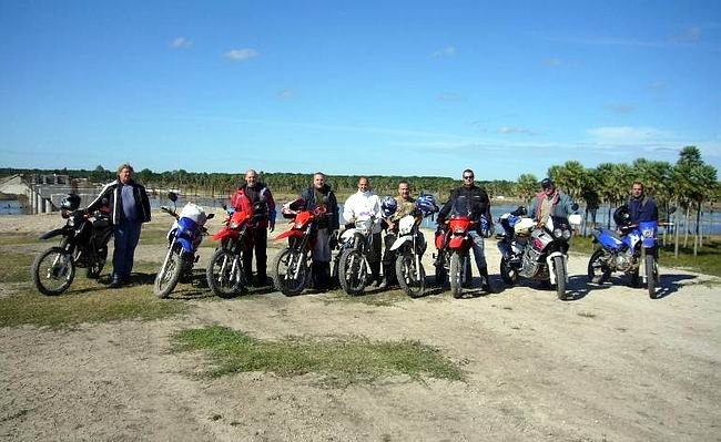 Los motociclistas sunchalenses, en El Palmar (Foto: Gentileza Raúl Avila).