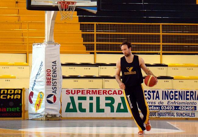 Una escena habitual tiempo atrás: Moldú esperando a sus compañeros para entrenar, arrancando solo.