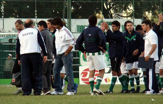Los rostros dejan traslucir la sensación amarga tras los penales. Los rostros dejan traslucir la sensación amarga tras los penales.