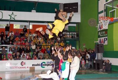 Cientos de chicos volverán a poblar las canchas de Unión.