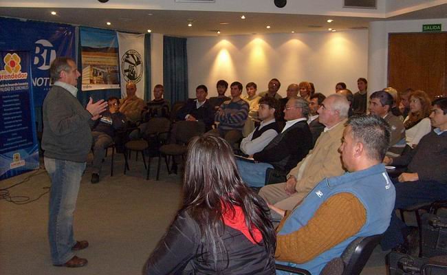 Un momento de la charla de Sedrán (Foto: Prensa Adesu). Un momento de la charla de Sedrán (Foto: Prensa Adesu).