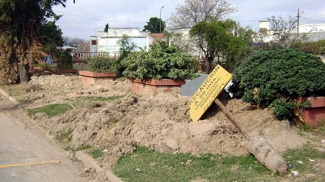 Remoción de tierra y reposición de cartelería, son algunas de las tareas pendientes (Foto: Prensa Municipalidad).