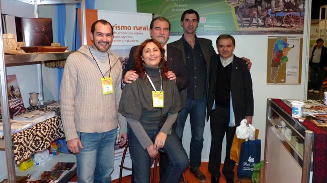 El ministro de la Producción también pasó por la Feria (Foto: Prensa Municipalidad).
