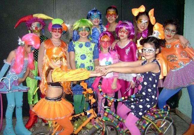 Las chicas aurinegras que participaron del certamen en Don Torcuato (Foto: Prensa Patín).