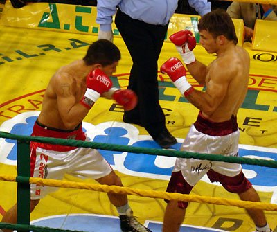 Adriel se quedó con la victoria aunque cuestionada por especialistas.