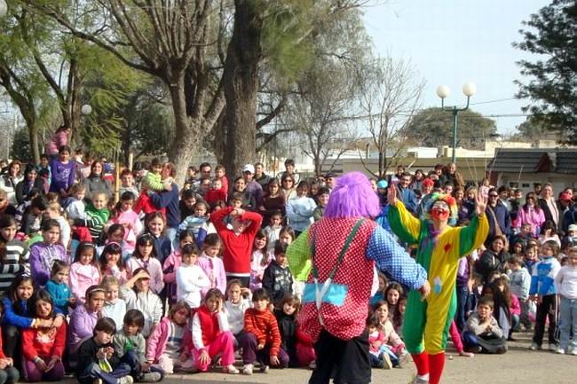 Un momento del festejo, en este caso en la vecinal del barrio 9 de Julio.