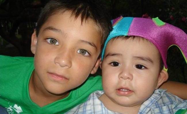 Guillermo y Nicolás, dos de los pequeños que son saludados hoy.