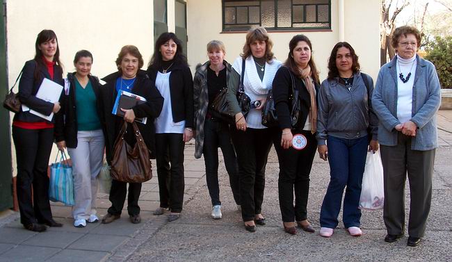 Los docentes locales y visitantes, juntos (Foto: Prensa escuela Savio).