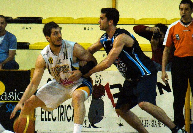 Pelussi intenta ante la marca de Sartorelli, un ex compañero. Pelussi intenta ante la marca de Sartorelli, un ex compañero.