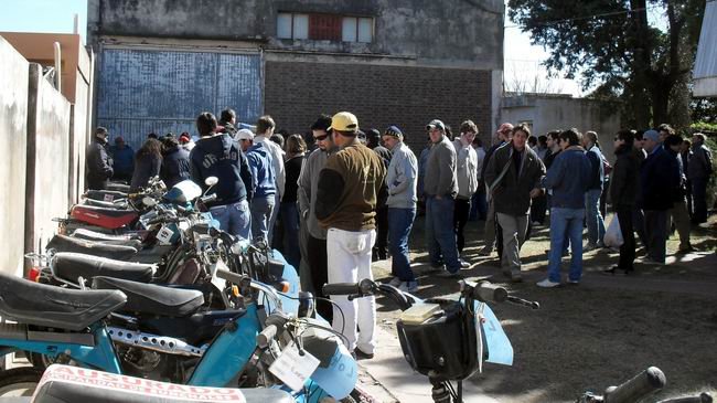 El remate contó con buena presencia de público (Foto: Prensa Municipalidad).