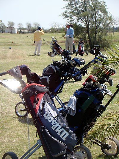 Los palos, listos, esperando por sus deportistas...