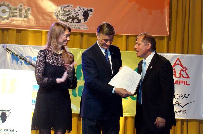 Trinchieri, Binner y Giorgi, tres de los funcionarios presentes.