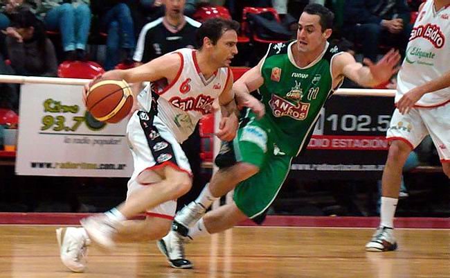 Frente a frente otra vez, ahora con camisetas diferentes, Luchino y Martín (Foto: Diario Sports).