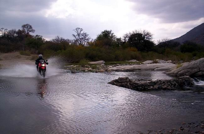 Lluvia y caminos esperan por los motociclistas de la zona (Foto: Suncho Enduro Pampa).