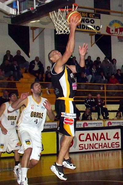 Wolkowyski ante Gutierrez, dos con paso por la Selección Nacional.