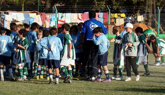 Rivales que se saludan... todos salen ganando.