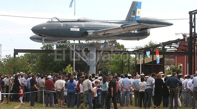 La aeronave que fue emplazada en la Capital Provincial (Foto: Guillermo Di Salvattore - Para: El Litoral). La aeronave que fue emplazada en la Capital Provincial (Foto: Guillermo Di Salvattore - Para: El Litoral).