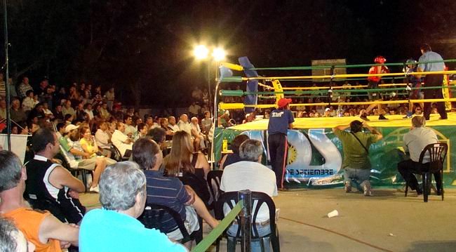 El playón de la vecinal volverá a recibir a pugilistas de la ciudad y zona (Archivo). El playón de la vecinal volverá a recibir a pugilistas de la ciudad y zona (Archivo).