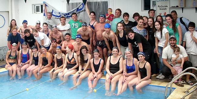 Los participantes del Intergotas, reunidos en la pileta.