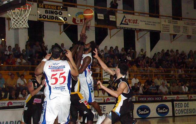 Libertad buscará volver a imponerse a Quimsa y dejar atrás lesiones y sinsabores. Libertad buscará volver a imponerse a Quimsa y dejar atrás lesiones y sinsabores.