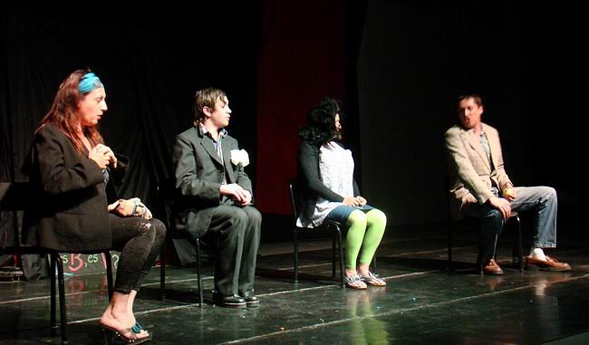 Isokas en plena actuación.