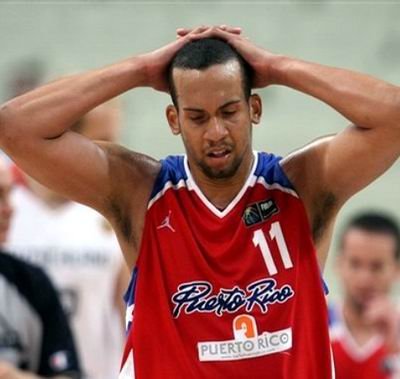 Sánchez con la casaca de Puerto Rico (Internet).