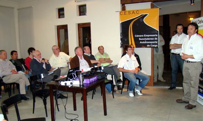 Los profesionales, dictando el Seminario (Foto: Prensa Cesac).