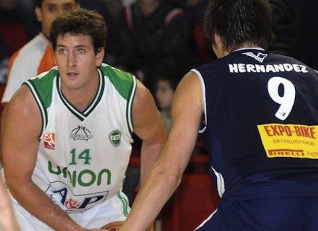 Miguel Isola fue el mejor con 30 puntos (Foto: basquetplus).