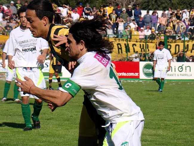 Cristian Zárate, dibujando en la cancha.
