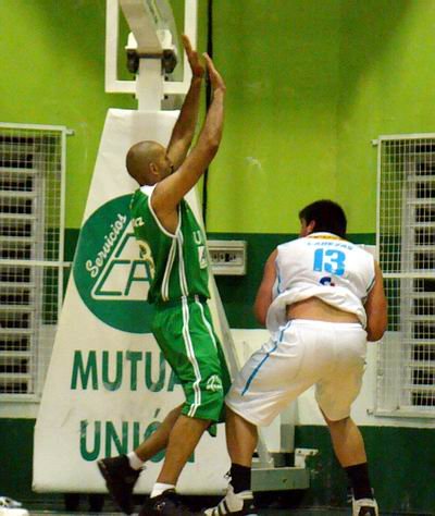 Benítez aporta experiencia fundamental al plantel albiverde.
