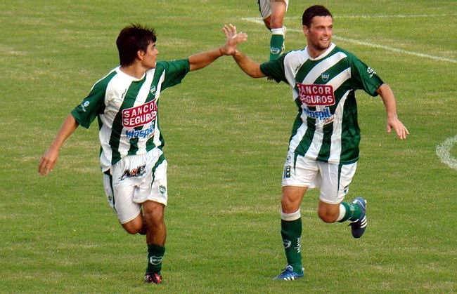 Zárate y García, socios del gol, responsables de tres de los cuatro tantos de anoche en Salta. Zárate y García, socios del gol, responsables de tres de los cuatro tantos de anoche en Salta.