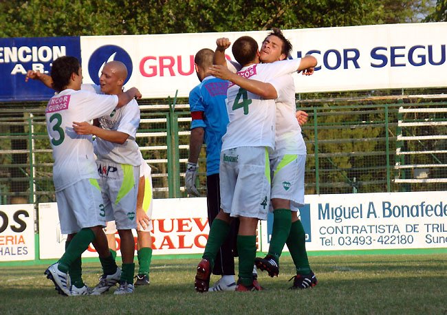 Unión quiere arrancar el 2011 como cerró el 2010: festejando (Archivo). Unión quiere arrancar el 2011 como cerró el 2010: festejando (Archivo).