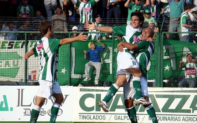 Zárate lleva sus toques y gambetas a Córdoba (Archivo).