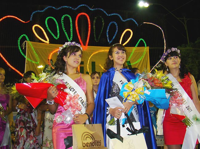 La nueva soberana y sus princesas.