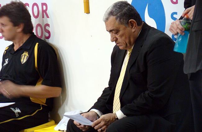 Flor, DT aurinegro, se hará cargo también de la Selección Femenina.