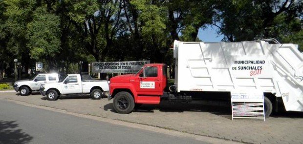 Los nuevos vehículos, exhibidos en la plaza (Foto: Prensa Municipalidad).