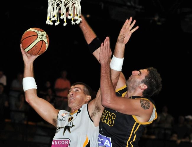 La paridad entre ambos equipos volvió a merituar un suplementario (Foto: Ligateunafoto.com).