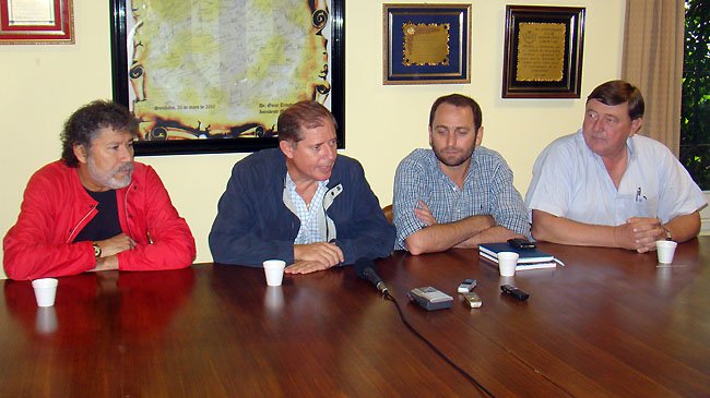 Videla, Socín, Ponce y Trinchieri, en la presentación.