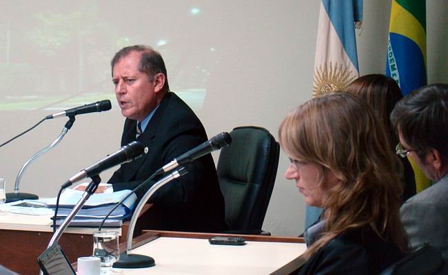 El Intendente, durante el discurso de anoche en el Concejo.