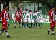 Festejo merecido... todos bajo Vega que abrió el marcador...